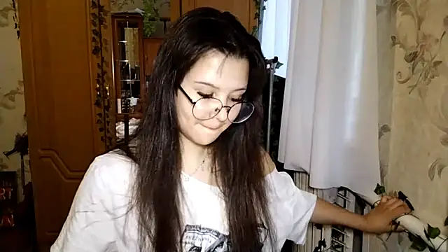חדר צ'אט בשידור חי של Adilily