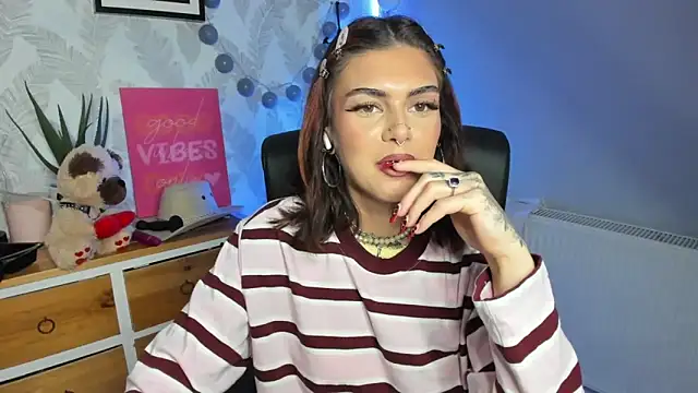 Nova_SIN's Live Chat Room