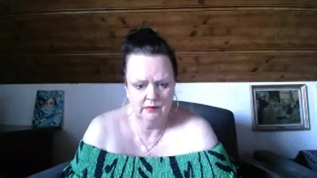 TiffanyMature's Live Chat Room