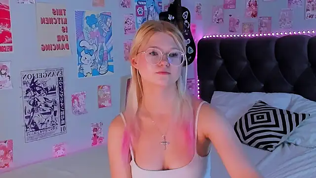 LunariaFox's Live Chat Room