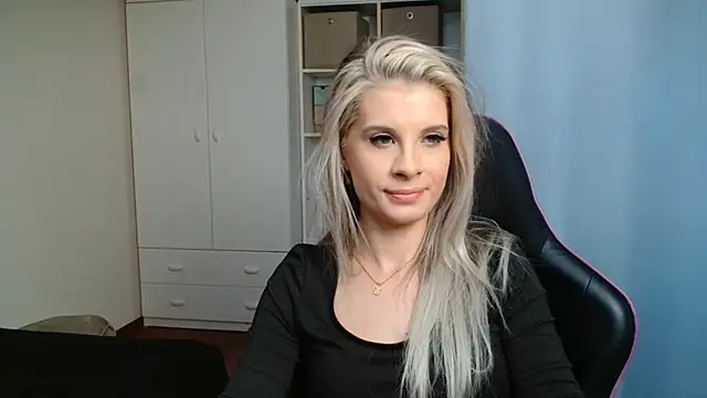 KristineGlow Adlı Modelin Canlı Sohbet Odası