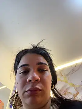 Siri_Luxx Adlı Modelin Canlı Sohbet Odası