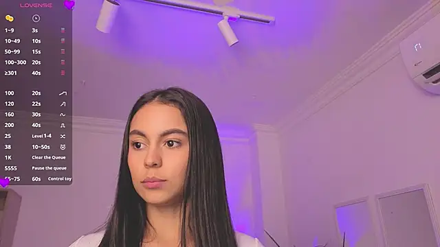 Aleejaa__ Adlı Modelin Canlı Sohbet Odası