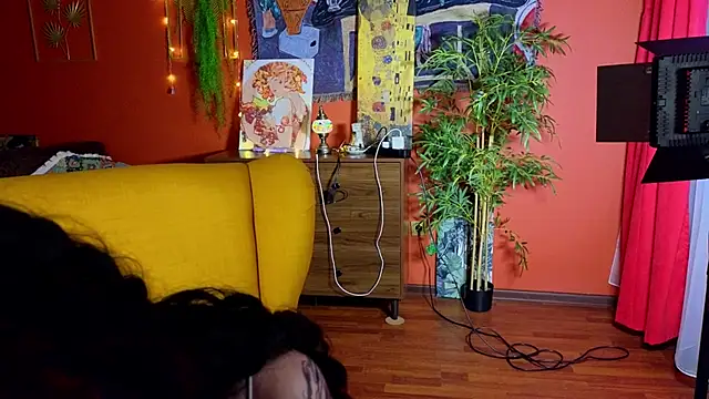Živá chatovací místnost Monica_lar