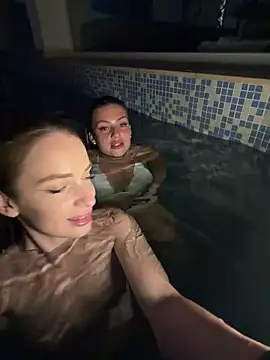 חדר צ'אט בשידור חי של EvieEvans