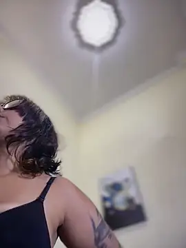 LeylaKnox লাইভ চ্যাট রুম