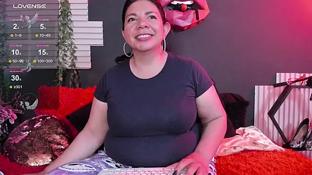 غرفة دردشة kinky_momm المباشرة
