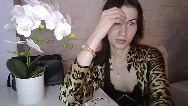 JuliaLovely – Naživo chatovacia miestnosť
