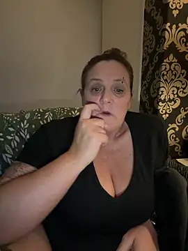Busty-GilfQuinn Cameră chat live