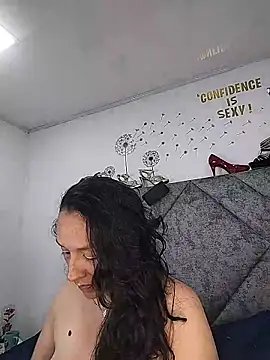 Shantey_Laurent Adlı Modelin Canlı Sohbet Odası