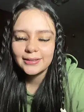 Selena_Roa Adlı Modelin Canlı Sohbet Odası
