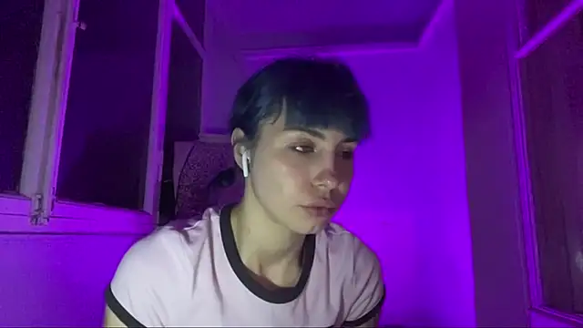 SuccubKira Adlı Modelin Canlı Sohbet Odası