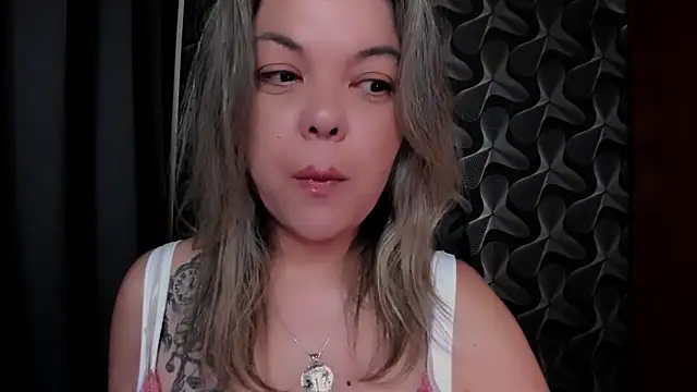 TheDomme Adlı Modelin Canlı Sohbet Odası