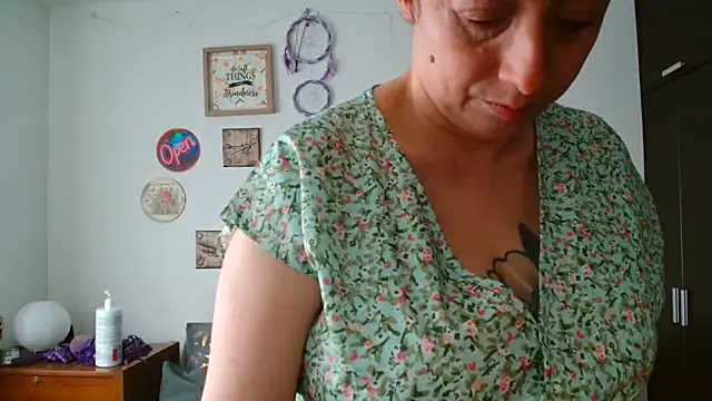 Katicalatinmilf live-chat rom