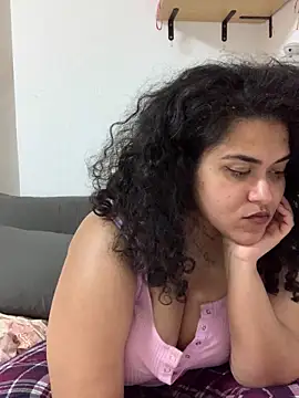 Curvydesifromgermany live-chat rom