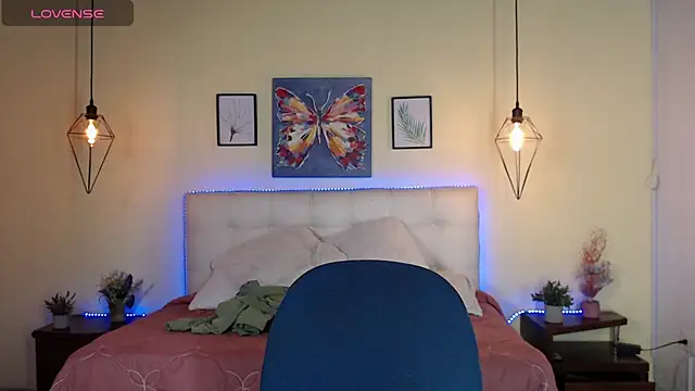 Megan_05_'s Live Chat Room