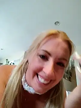 EllieEnchantress' Live Chat Room