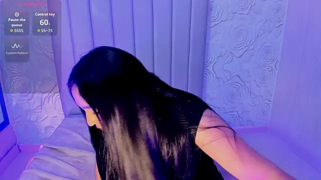 Lya_dubois_'s Live Chat Room