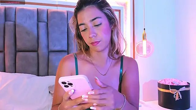 חדר צ'אט בשידור חי של elianabrown