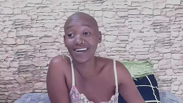 EbonyOlive69 Adlı Modelin Canlı Sohbet Odası