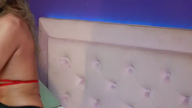 NaomiAmora live-chat rom