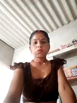 CHANDNi_700's Live Chat Room