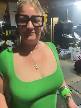 bigb00tycass Adlı Modelin Canlı Sohbet Odası