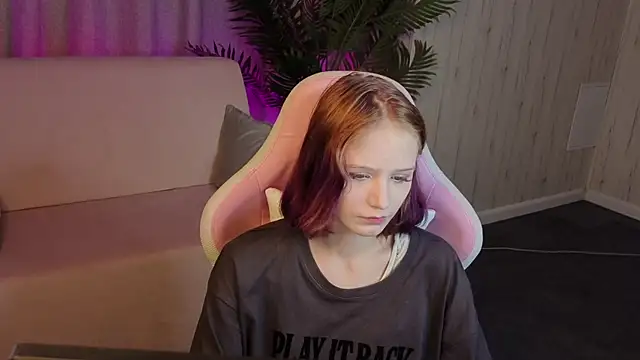 AliceJohansone's Live Chat Room