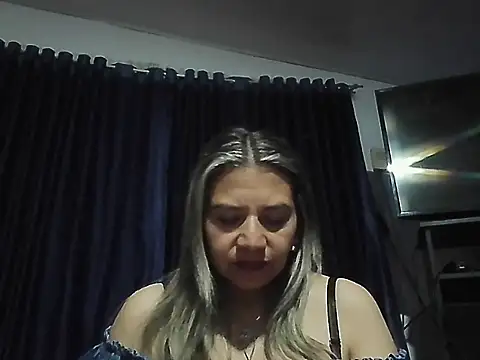 MARIAMLATINA's Live Chat Room