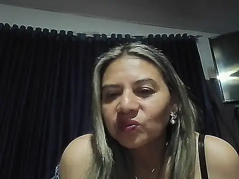 חדר צ'אט בשידור חי של MARIAMLATINA