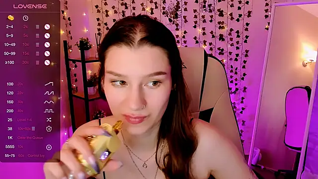 LinaBlossom_ Adlı Modelin Canlı Sohbet Odası