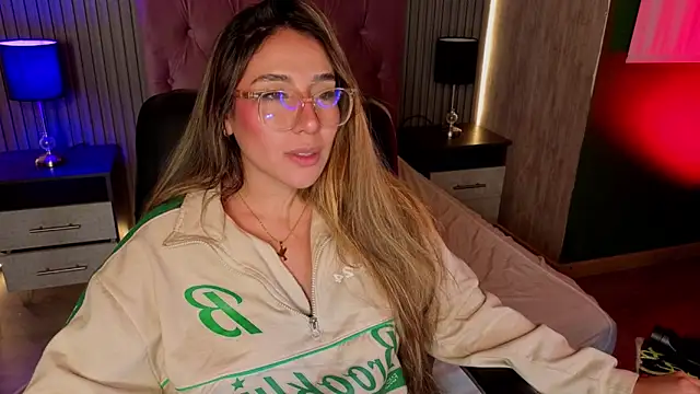Chat soba uživo modela Bonnali_lune