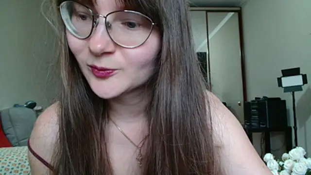 KiraGoldens' Live Chat Room