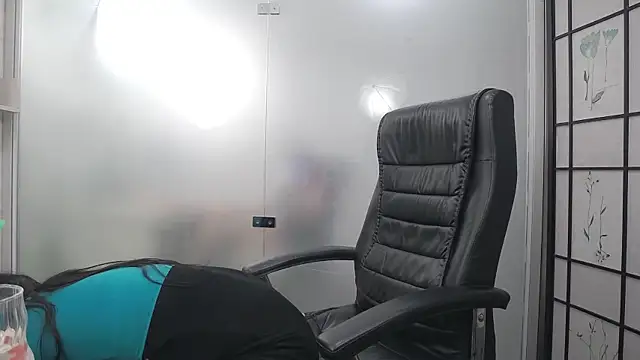 YaraXCox's Live Chat Room