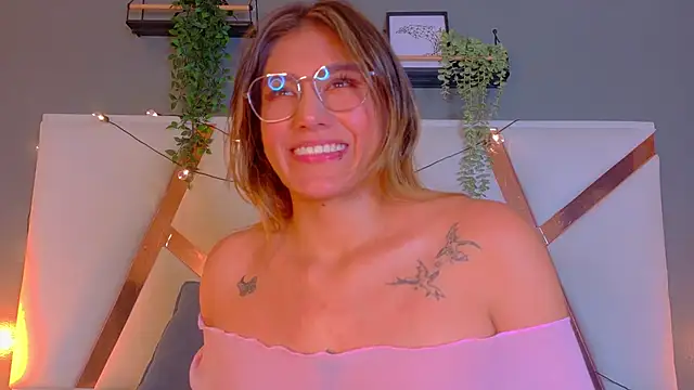 Chat soba uživo modela LiaaMoretti__