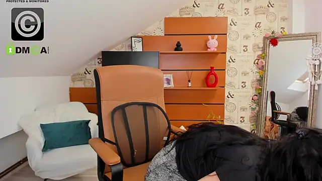Chat soba uživo modela EmillyTaylor