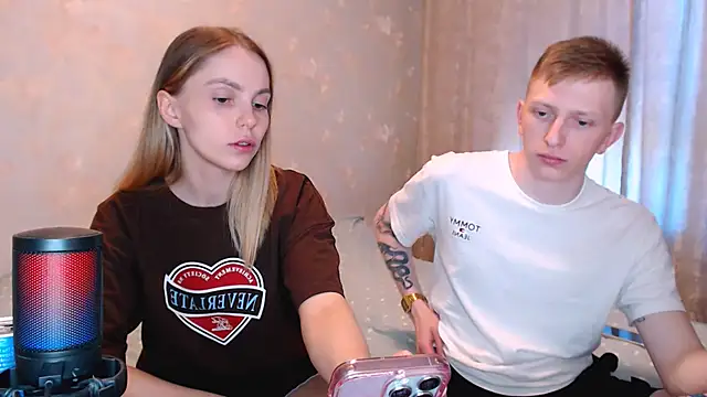 Chat soba uživo modela juliaanddima