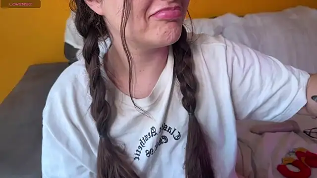 Elinatiranda Adlı Modelin Canlı Sohbet Odası