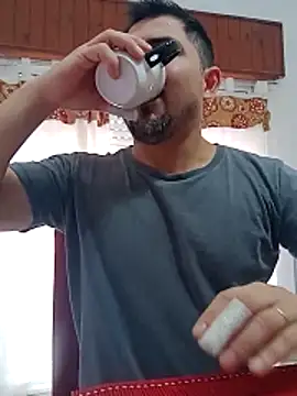 Bradd_32 Cameră chat live