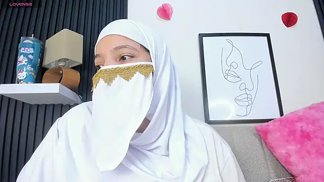 malak_nanyy's Live Chat Room