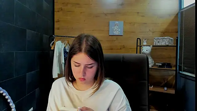Živá chatovací místnost PaulineeJones