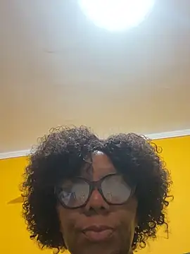BoobsQueeen's Live Chat Room