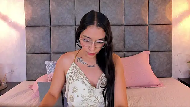 غرفة دردشة Roseaurora المباشرة