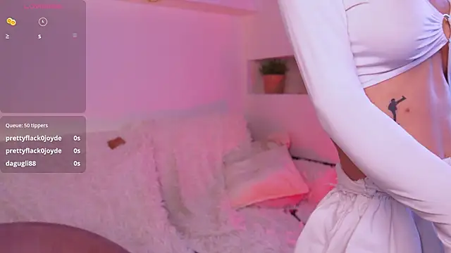 ChiaraLuna's Live XXX Chat