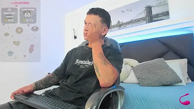 Thomas_moon's Live Chat Room