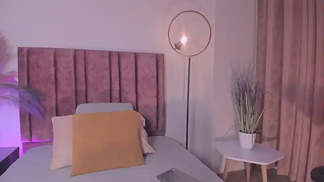 ParisGrayy's Live Chat Room