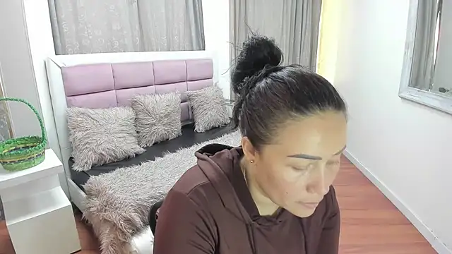 gaby_trent's Live Chat Room