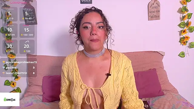 emiily_curly's Live Chat Room
