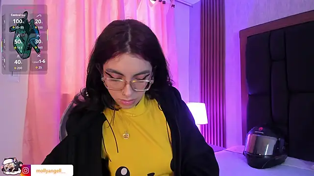 Molly_A's Live Chat Room