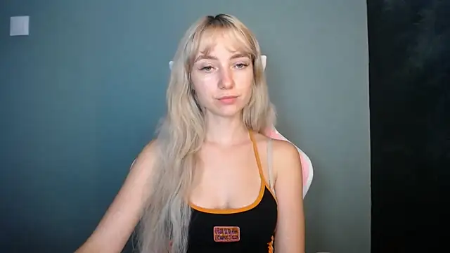 LuciaYoungのライブチャットルーム